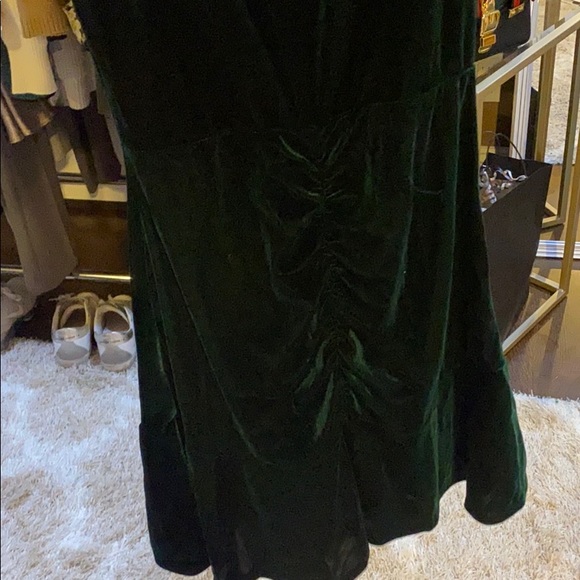 Green velvet Dress - Picture 6 of 7